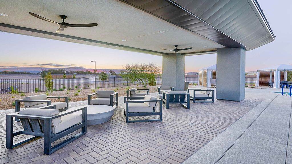 4. Ovation at Meridian 55+ xây dựng tại 39730 N. Collins Lane, Queen Creek, AZ 85140