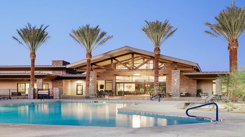 32. Ovation at Meridian 55+ xây dựng tại 39730 N. Collins Lane, Queen Creek, AZ 85140