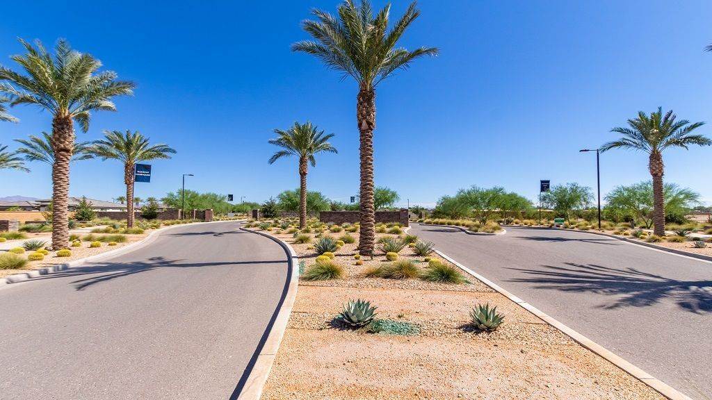 31. Ovation at Meridian 55+ xây dựng tại 39730 N. Collins Lane, Queen Creek, AZ 85140