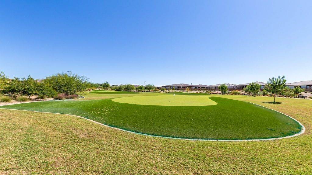 39. Ovation at Meridian 55+ xây dựng tại 39730 N. Collins Lane, Queen Creek, AZ 85140