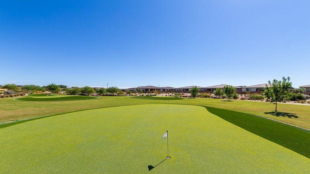 43. Ovation at Meridian 55+ xây dựng tại 39730 N. Collins Lane, Queen Creek, AZ 85140