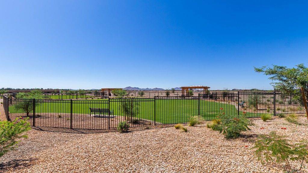 47. Ovation at Meridian 55+ xây dựng tại 39730 N. Collins Lane, Queen Creek, AZ 85140