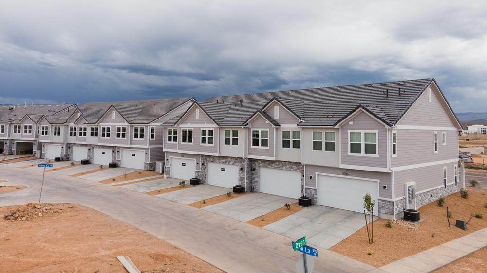 13. Desert Color - St. George (Townhomes) xây dựng tại 6005 S Carnelian Parkway, St. George, UT 84790