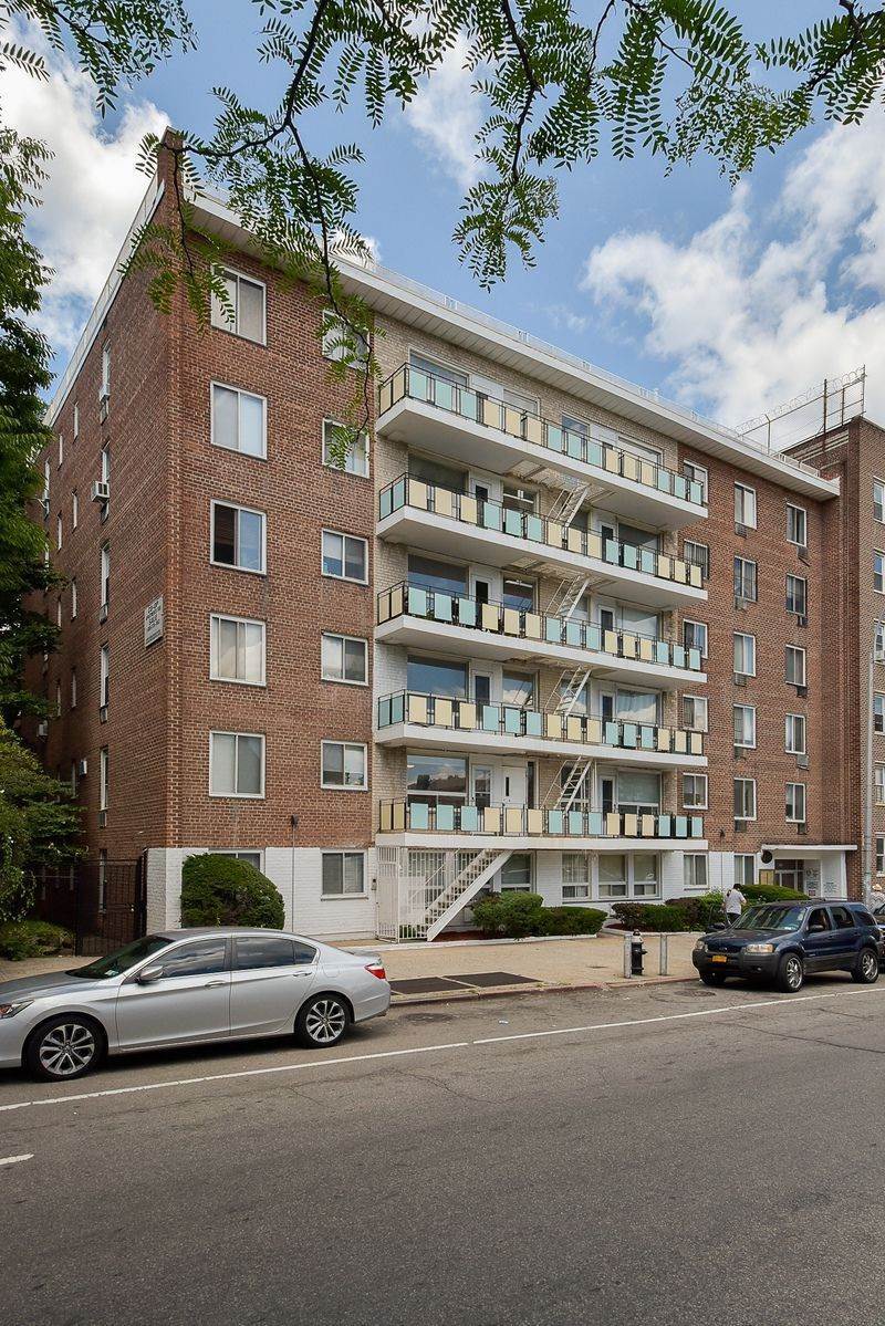 gebouw op 3201 Grand Concourse, Bedford Park, Bronx, NY 10468