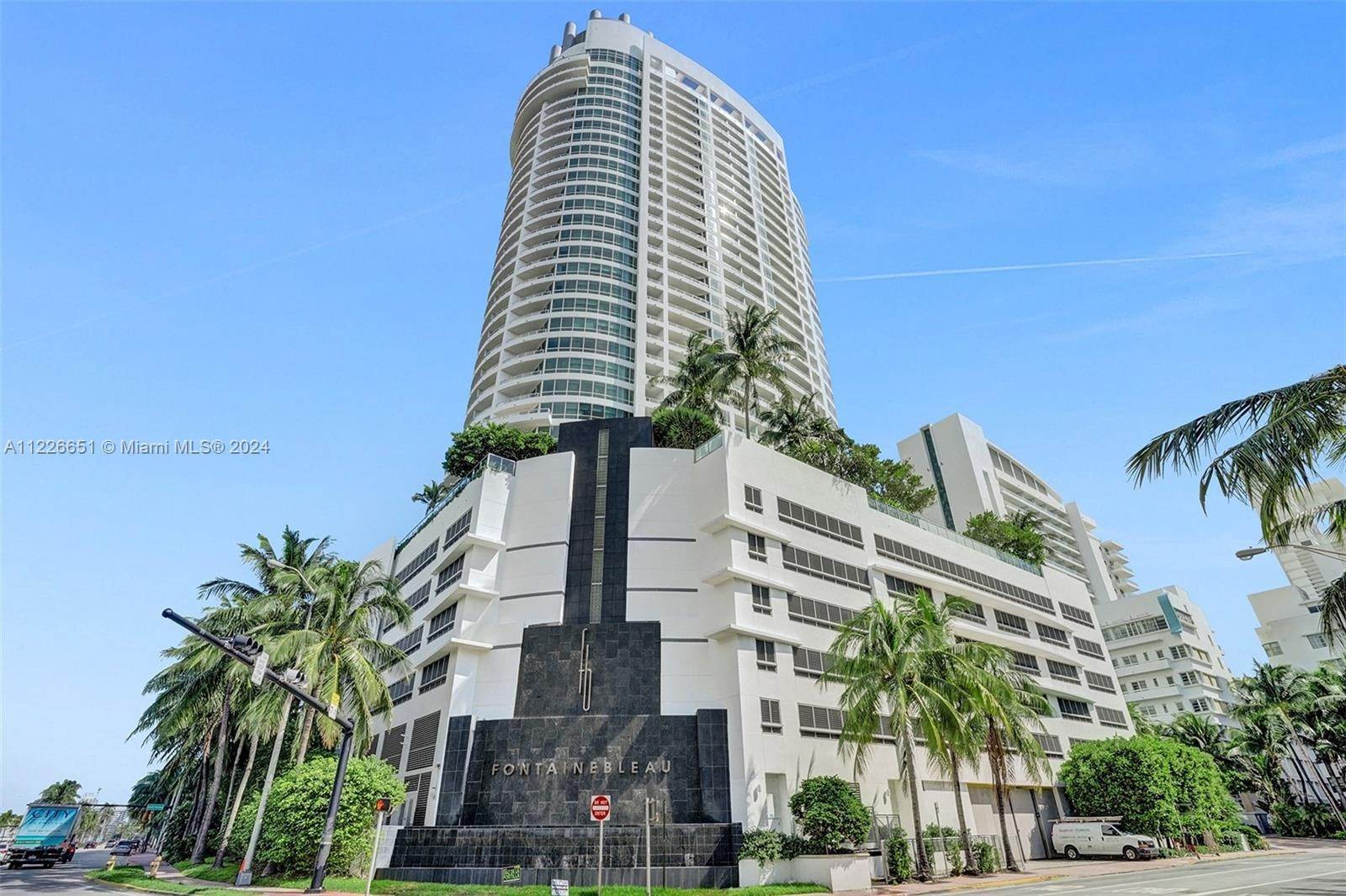 Condominium pour l Vente à Millionaires Row, Miami Beach, FL 33140