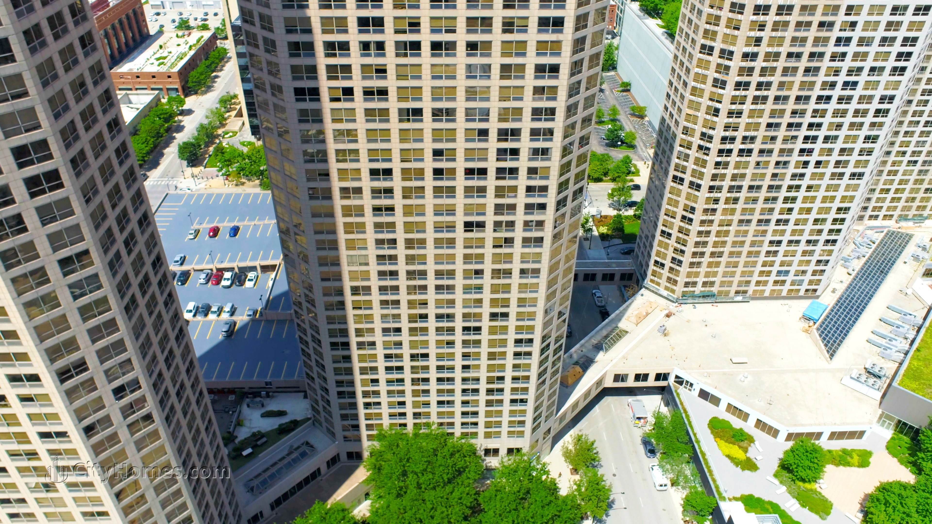 Park Alexandria xây dựng tại 125 S Jefferson St, West Side, Chicago, IL 60661