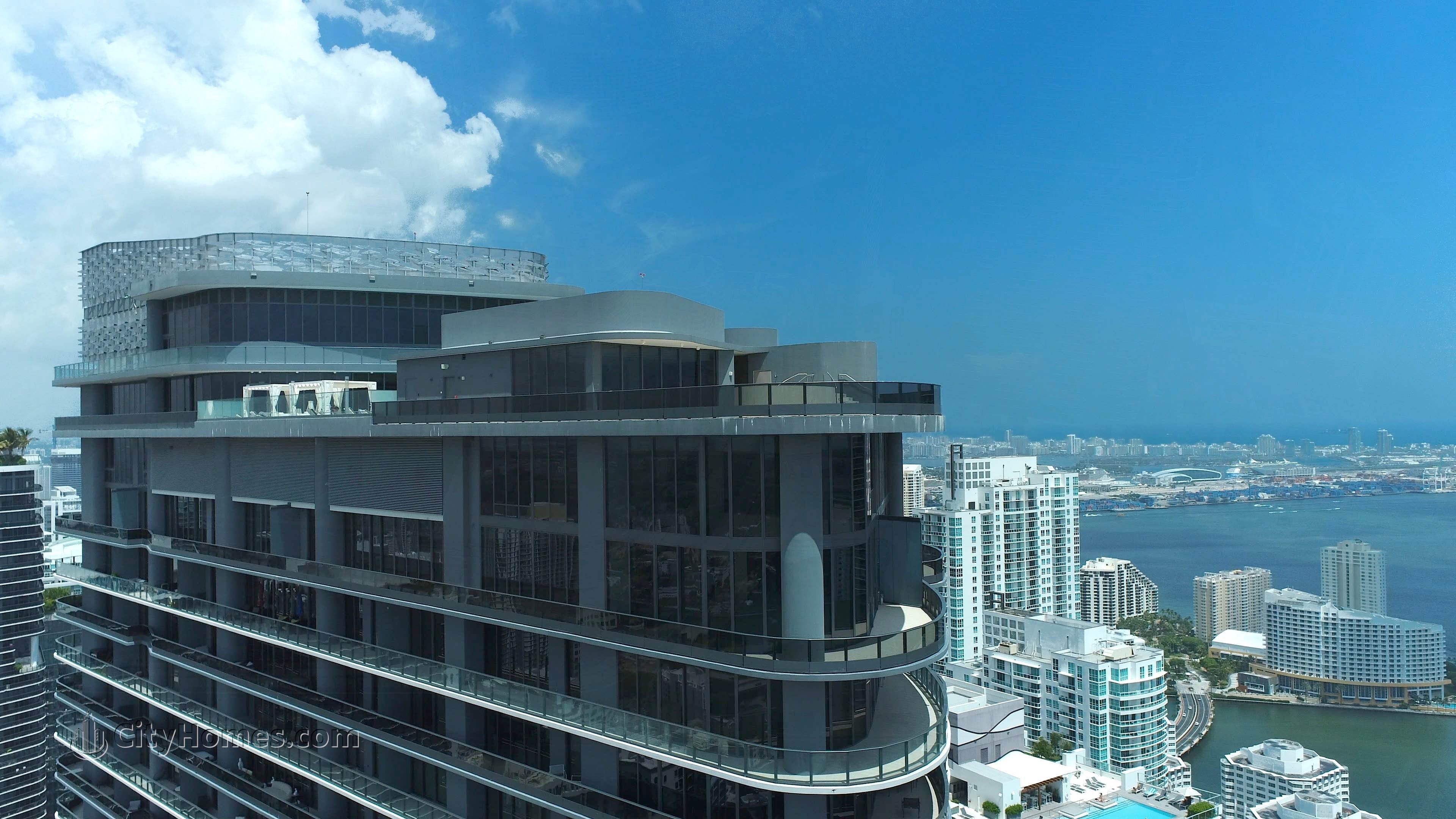 3. Brickell Flatiron gebouw op 1000 Brickell Plaza, Brickell, Miami, FL 33130
