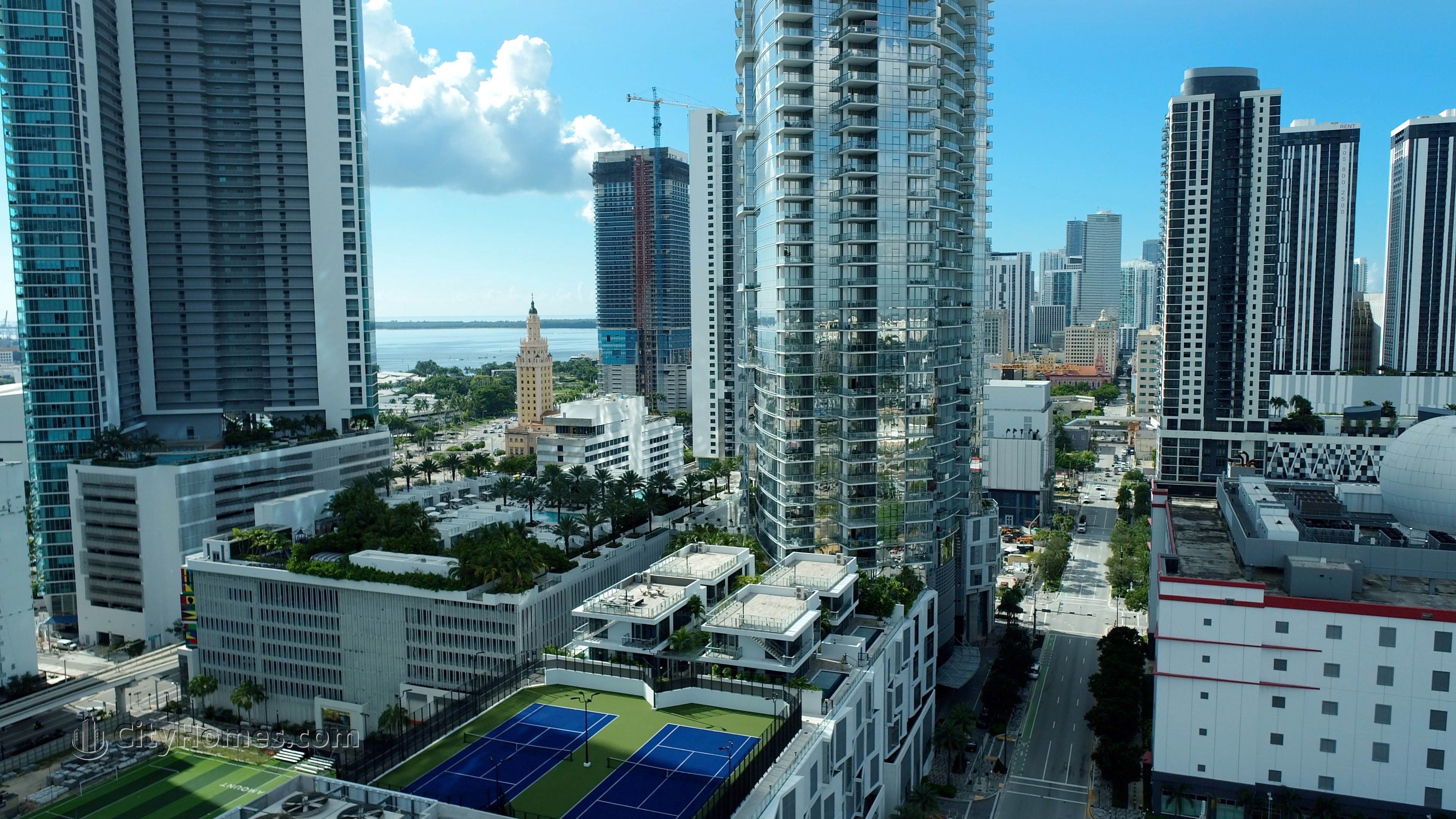 3. Paramount Miami Worldcenter gebouw op 851 NE 1st Avenue, Park West, Miami, FL 33132