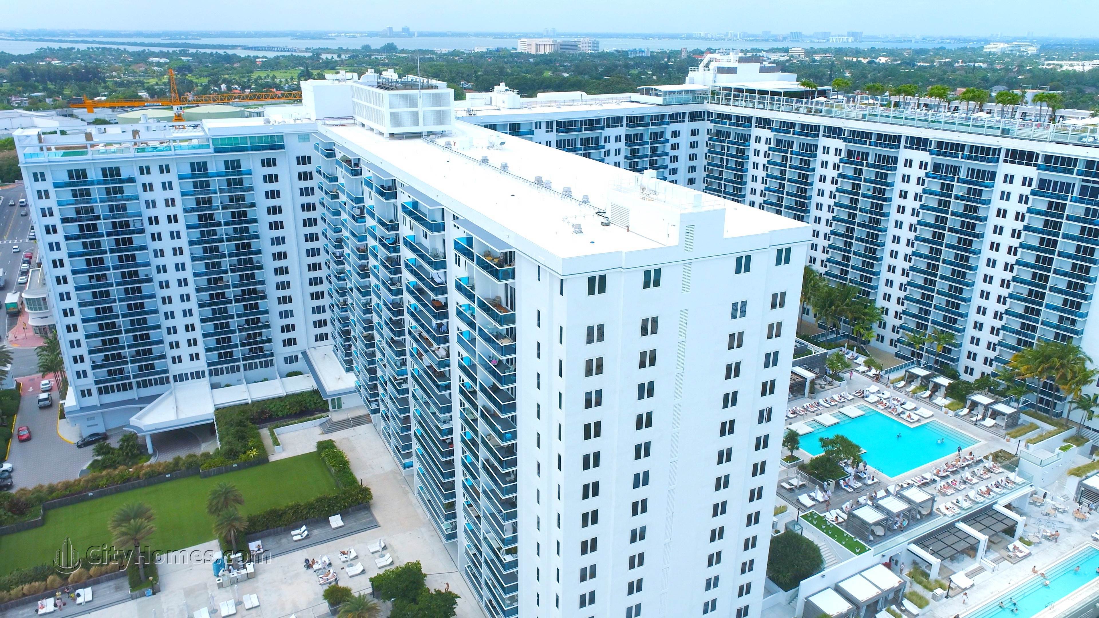 2. RONEY PALACE xây dựng tại 2301 Collins Ave, Mid Beach, Miami Beach, FL 33139