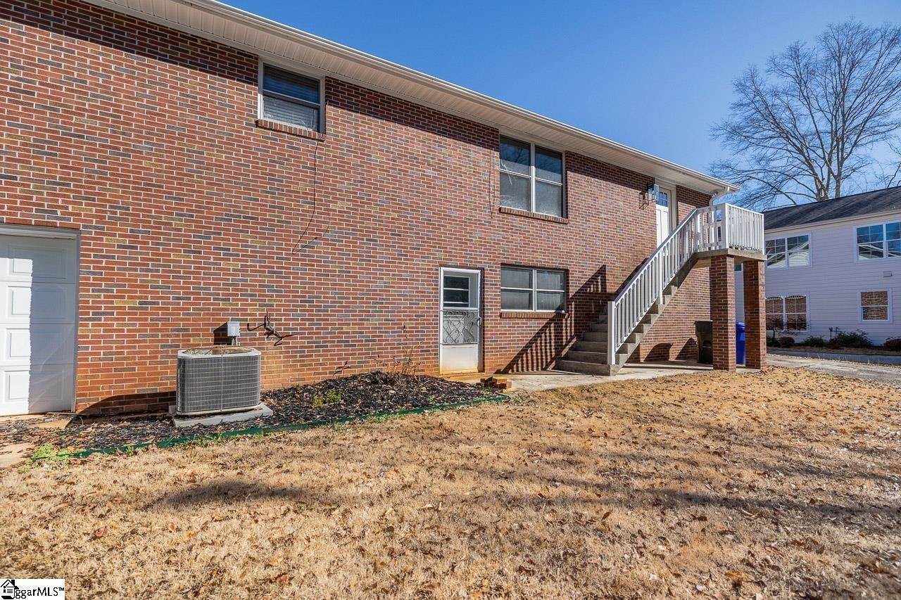27. Single Family for Sale at Greenville, SC 29607