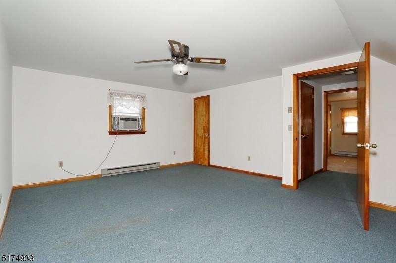 16. Single Family for Sale at Clifton, NJ 07012