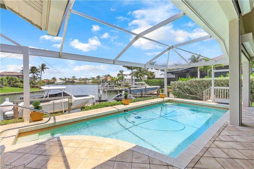 26. Single Family for Sale at Marco Island, FL 34145