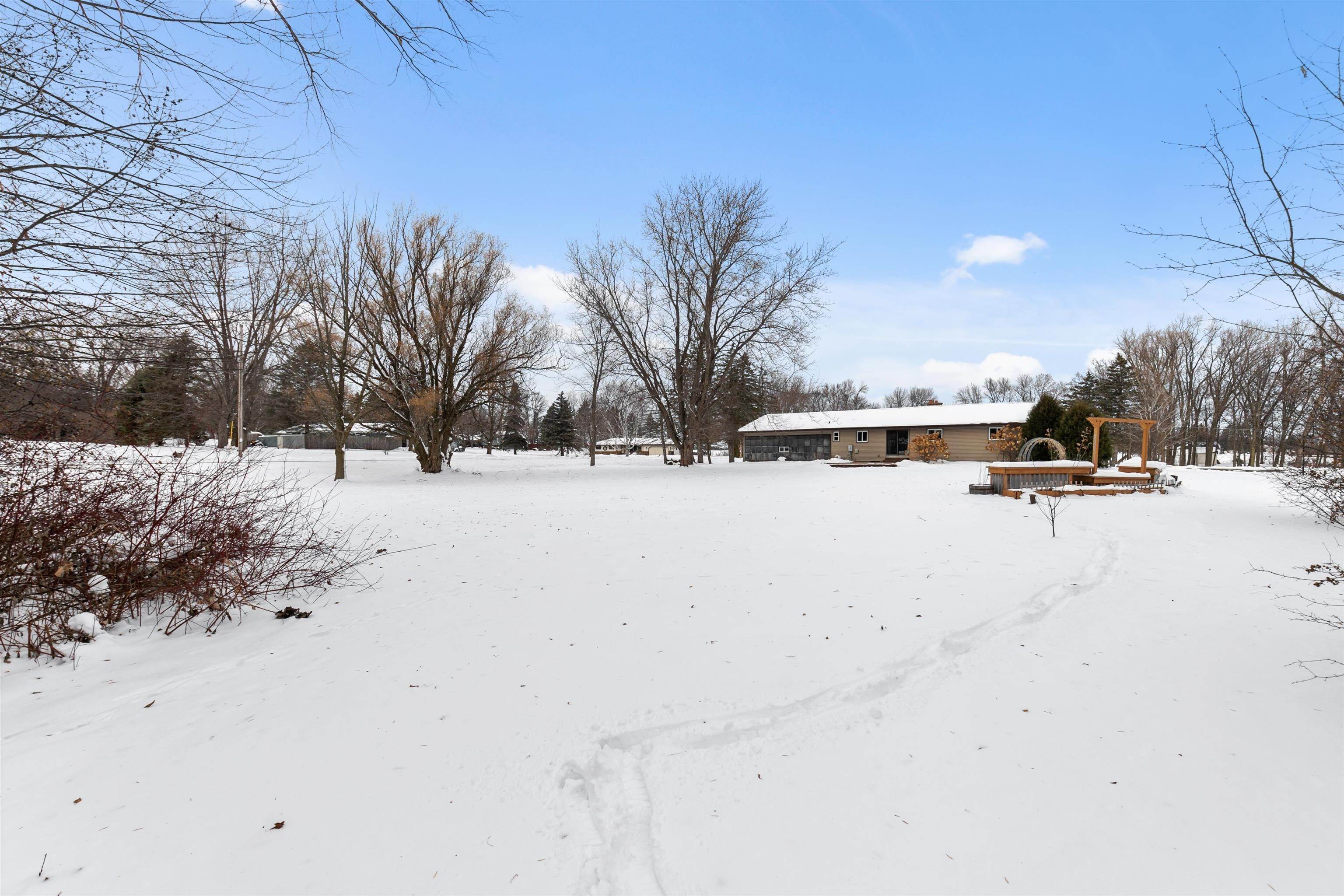 38. Single Family for Sale at Greenville, WI 54942
