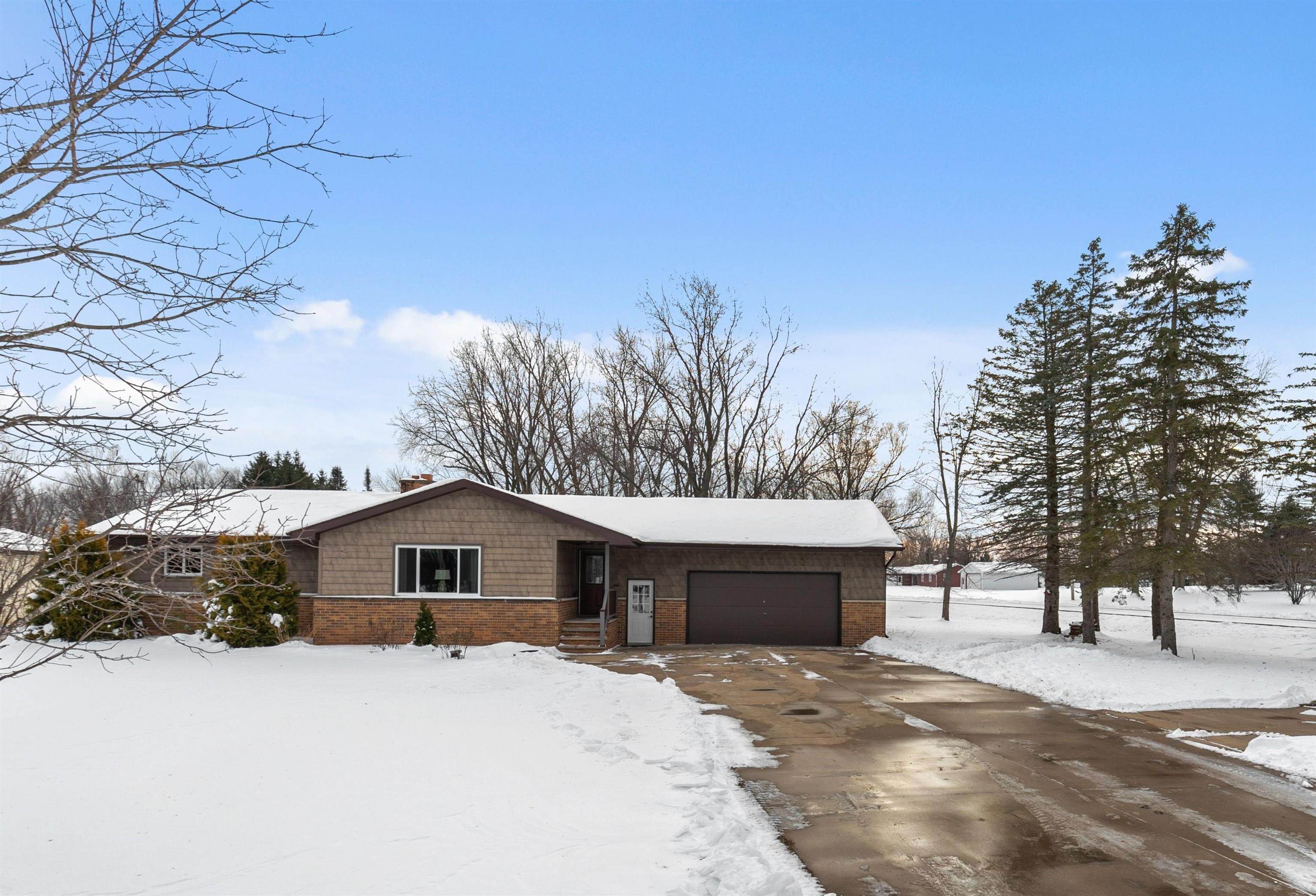 Single Family for Sale at Greenville, WI 54942