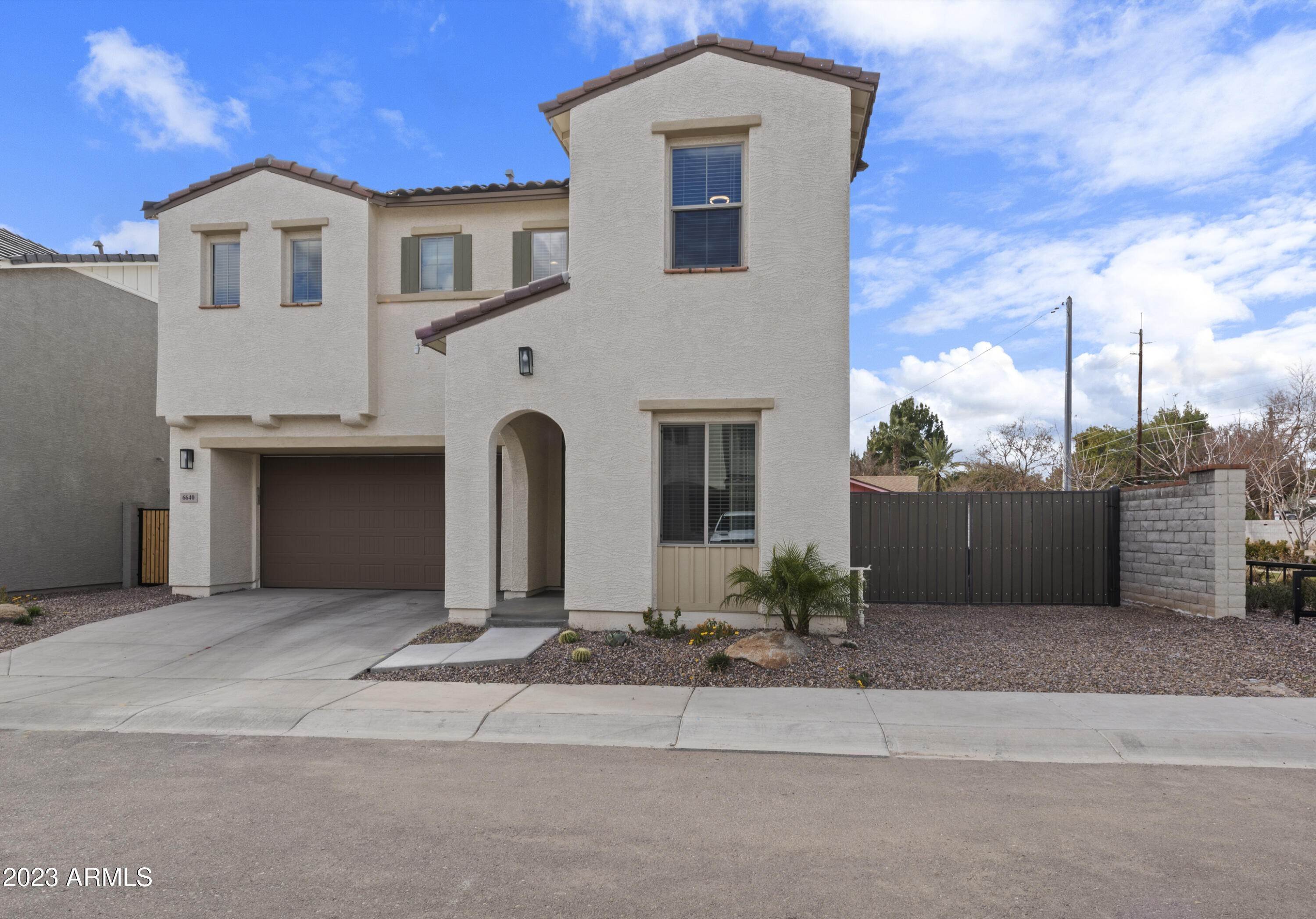 Single Family for Sale at Phoenix, AZ 85014
