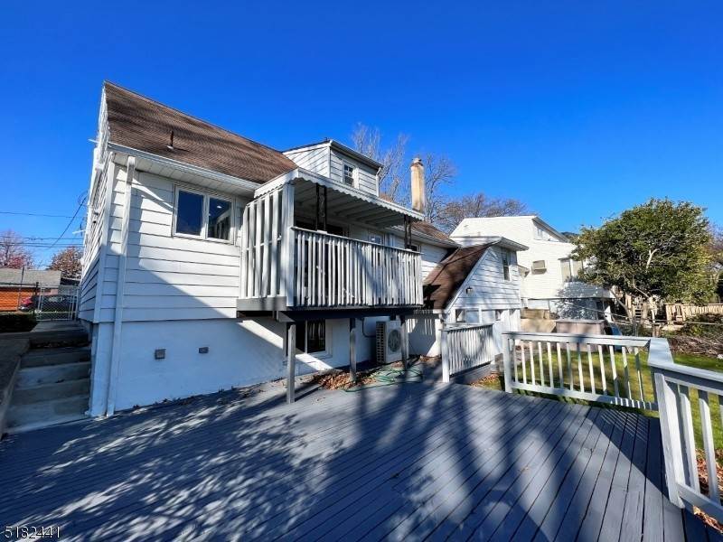 12. Single Family for Sale at Clifton, NJ 07014