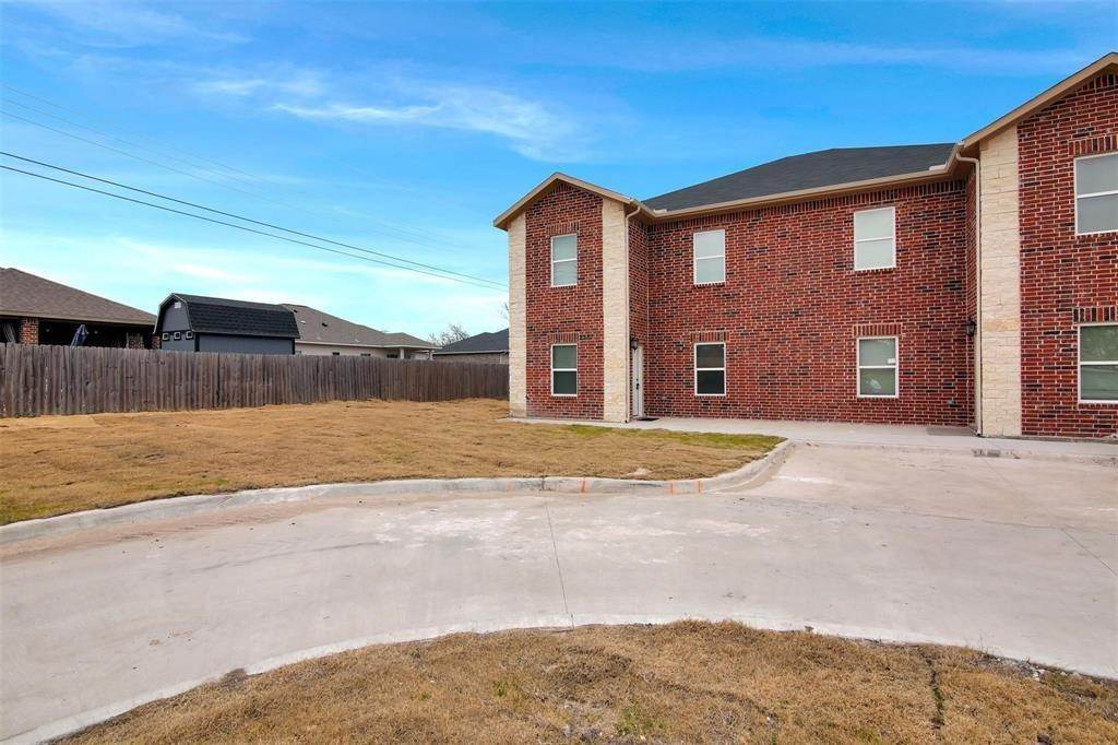 26. Townhouse for Sale at Greenville, TX 75401