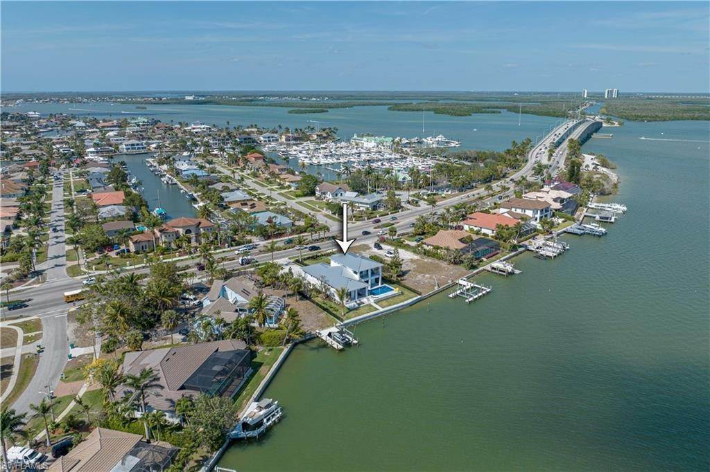 10. Single Family for Sale at Marco Island, FL 34145