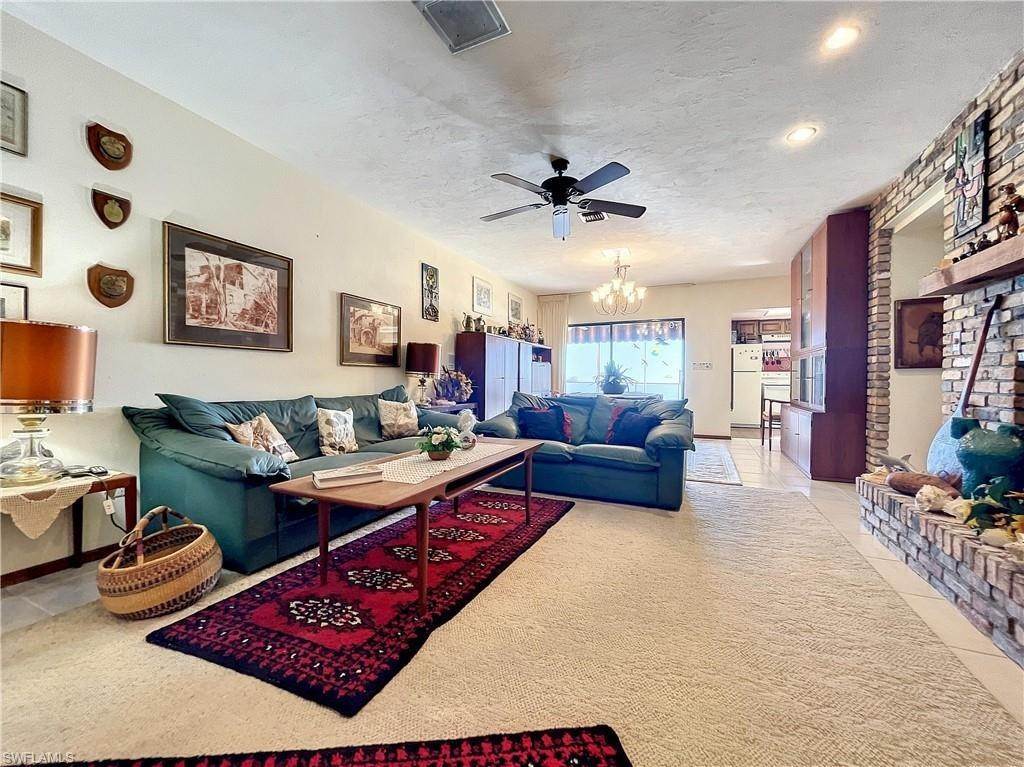 7. Single Family for Sale at Marco Island, FL 34145