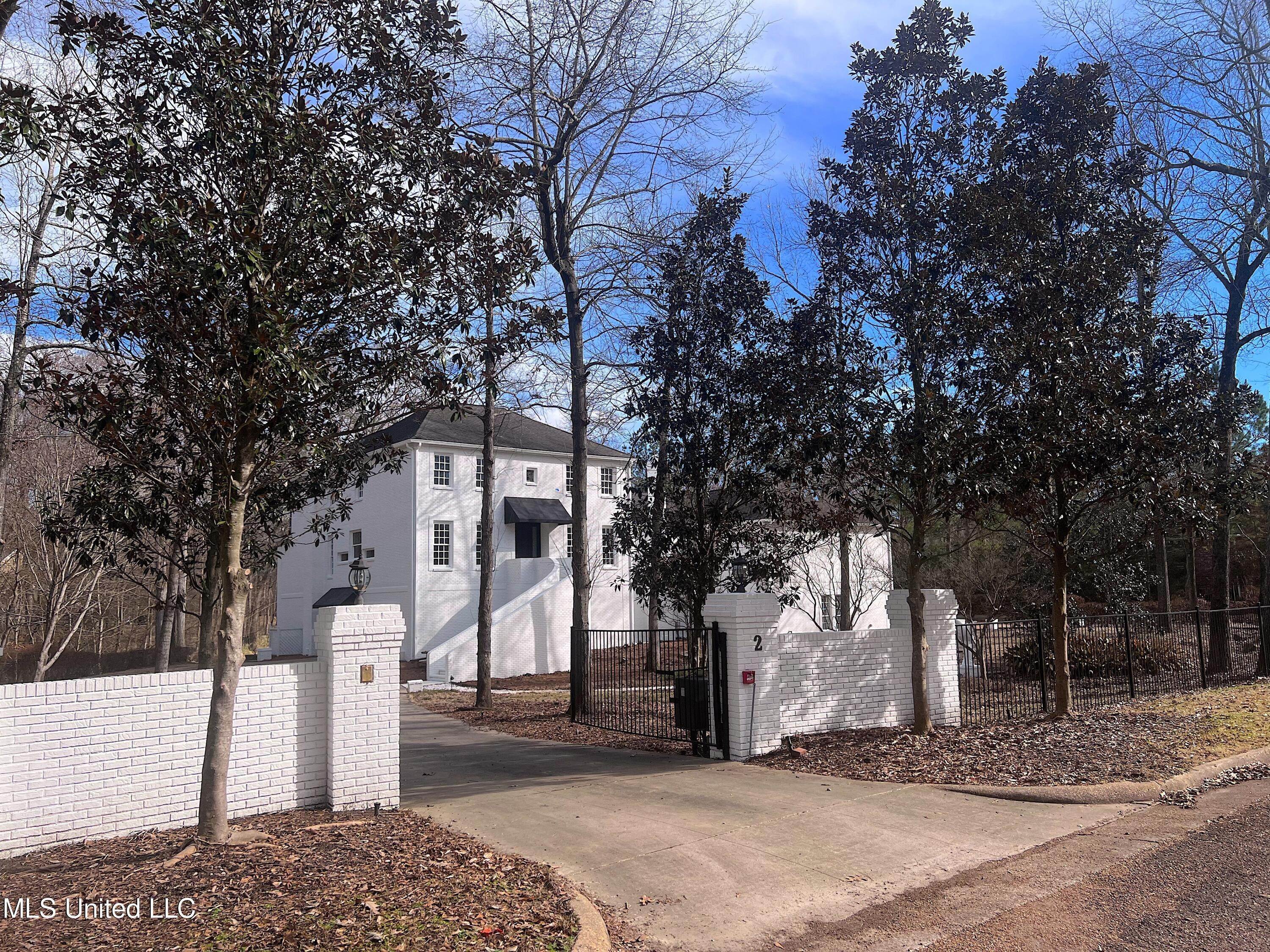 Single Family for Sale at Jackson, MS 39211