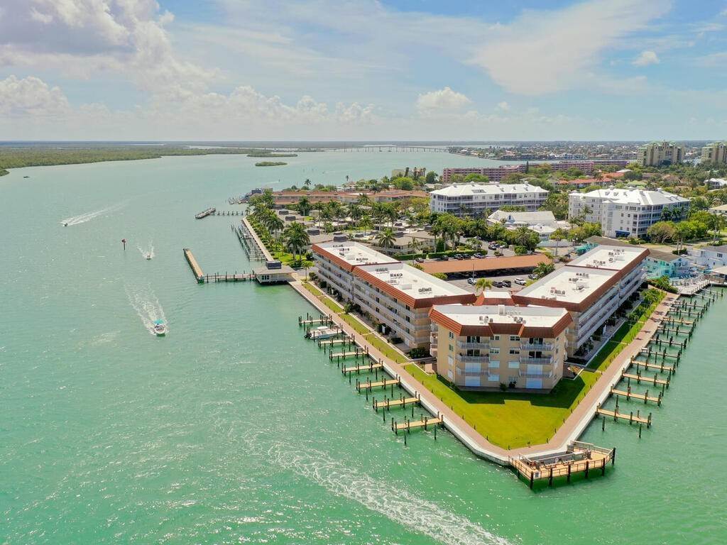 27. Condominium for Sale at Marco Island, FL 34145