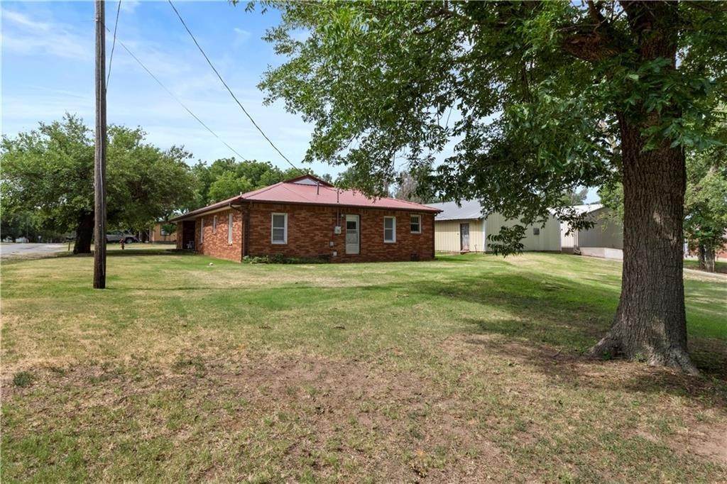 36. Single Family for Sale at Ringwood, OK 73768