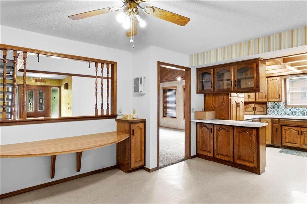 27. Single Family for Sale at Ringwood, OK 73768