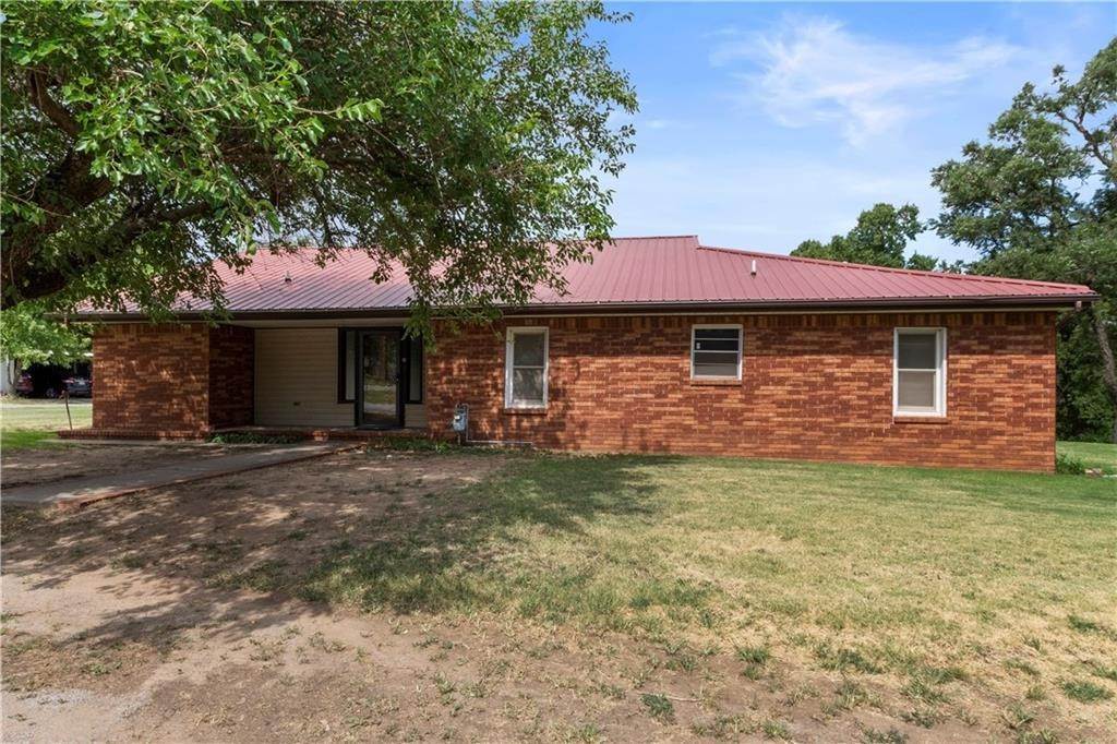 35. Single Family for Sale at Ringwood, OK 73768