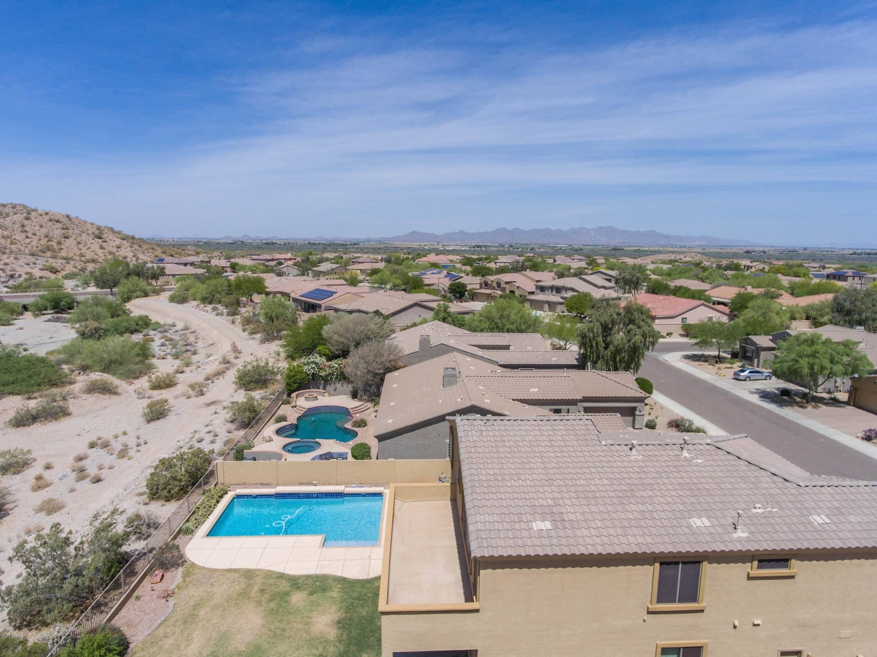 4. Single Family for Sale at Goodyear, AZ 85338