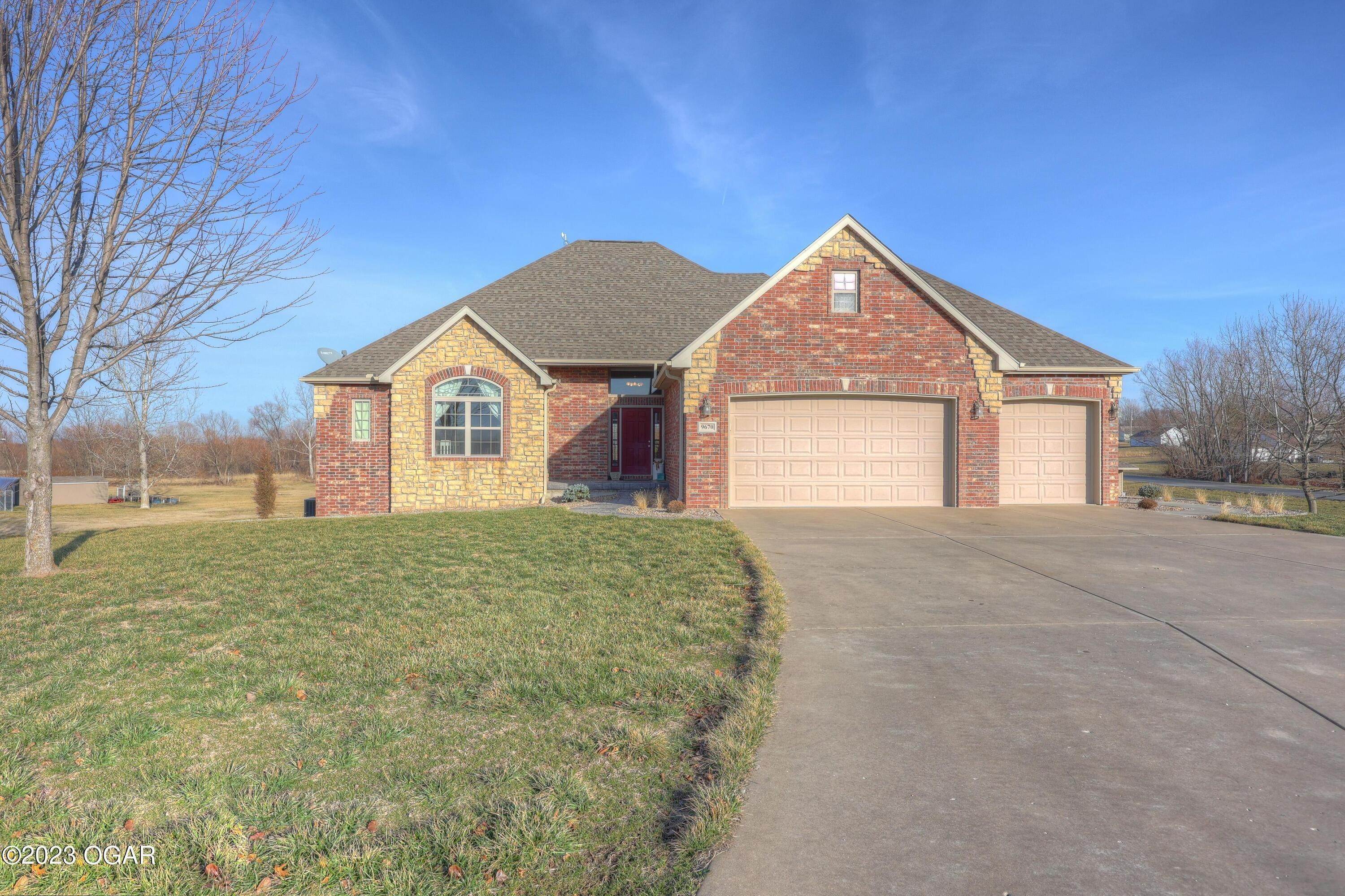 Single Family for Sale at Carthage, MO 64836