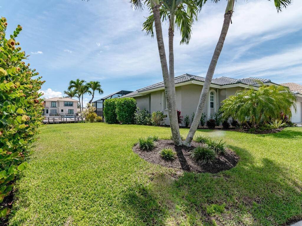 32. Single Family for Sale at Marco Island, FL 34145