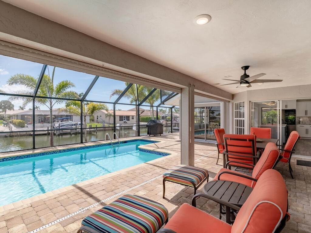 26. Single Family for Sale at Marco Island, FL 34145