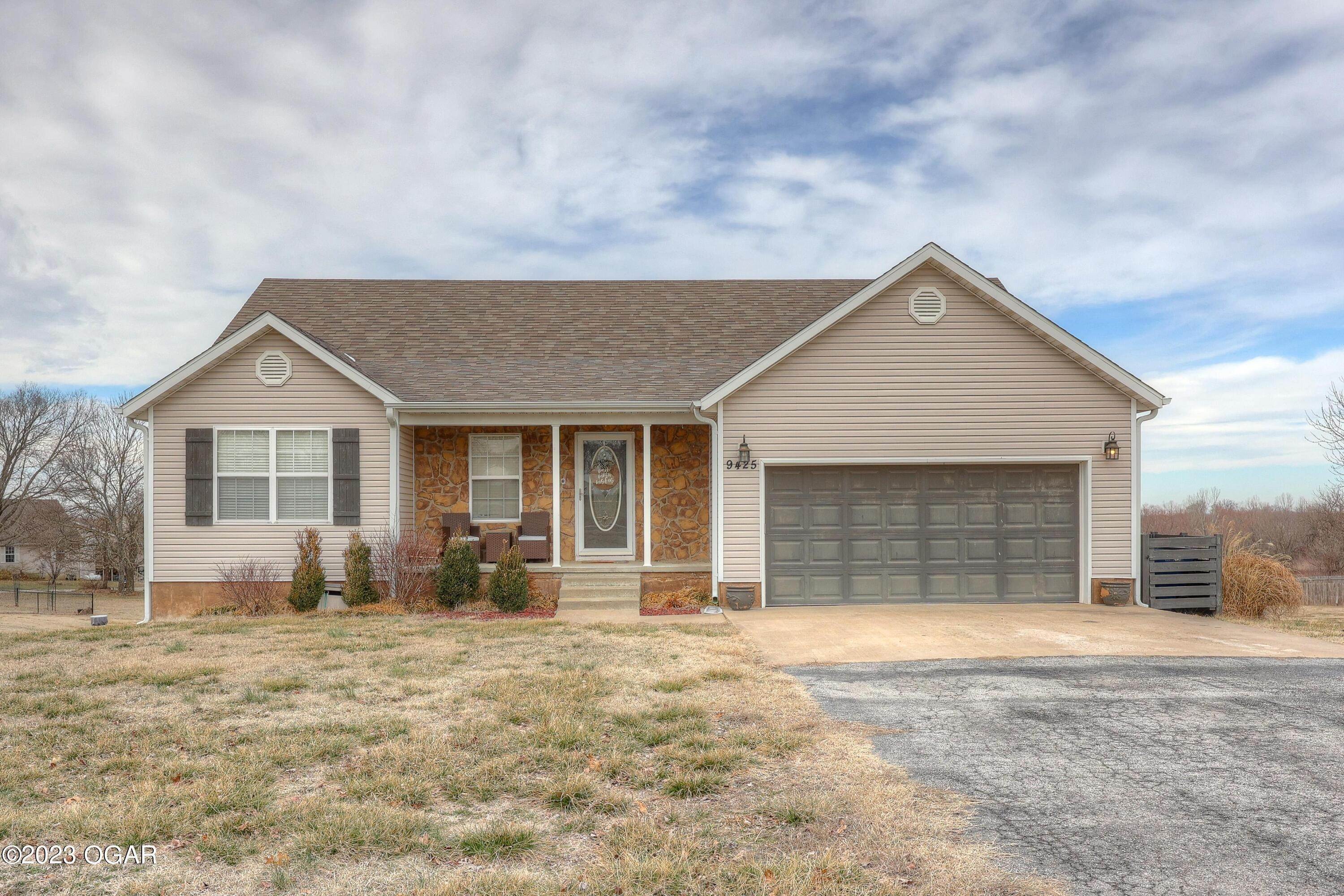 Single Family for Sale at Carthage, MO 64836