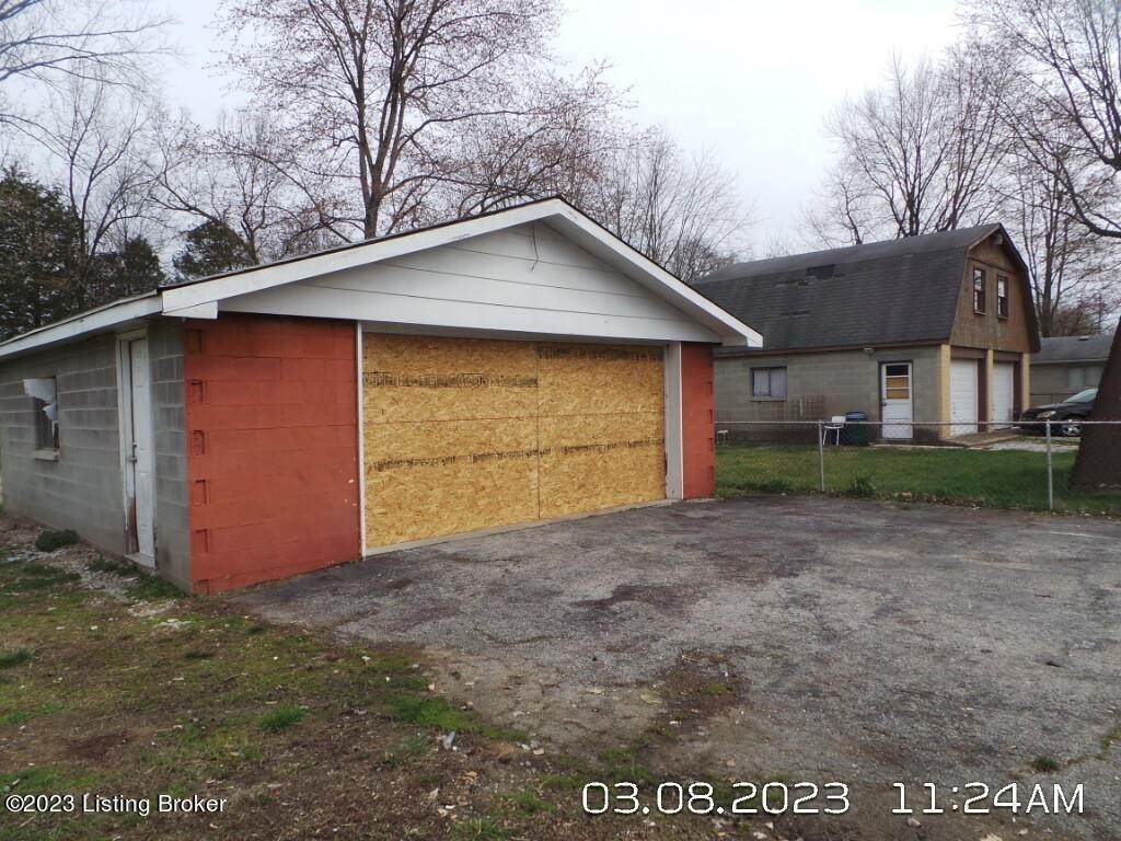 9. Single Family at Louisville, KY 40229