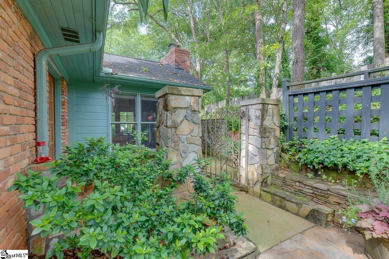 32. Single Family for Sale at Greenville, SC 29605