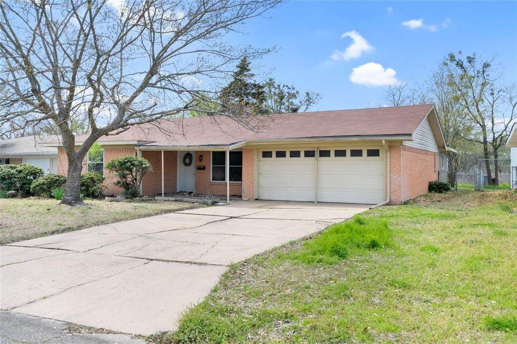 10. Single Family for Sale at Greenville, TX 75401