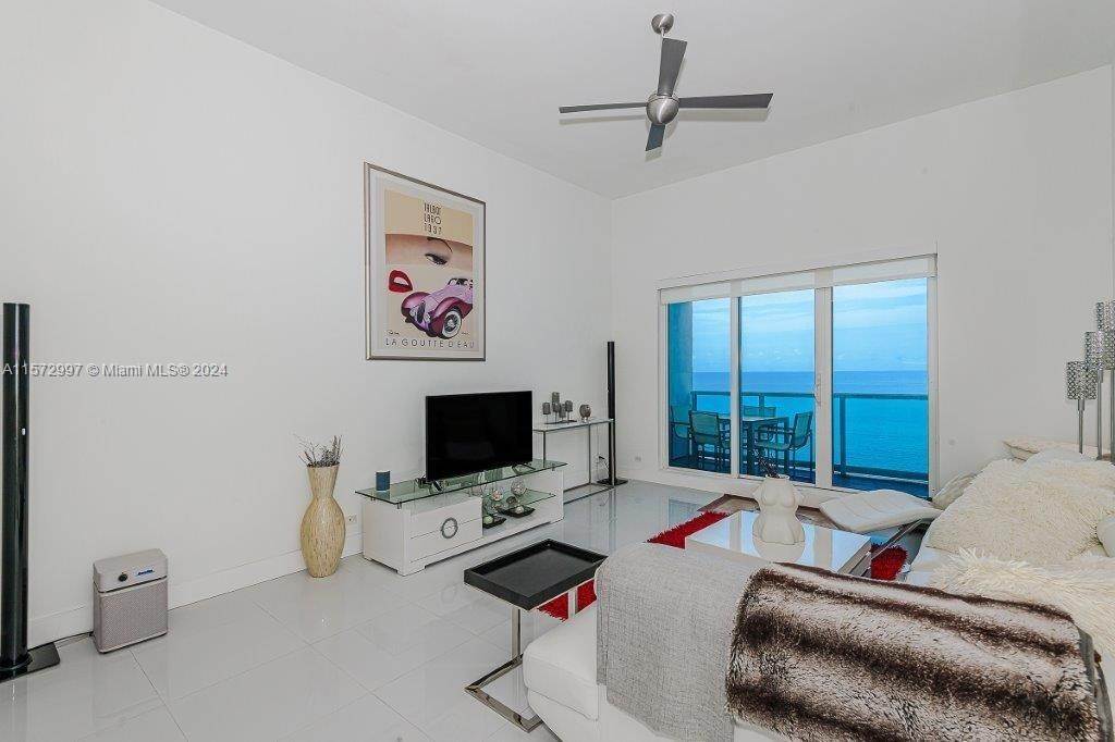 Condominium om Mid Beach, Miami Beach, FL 33139