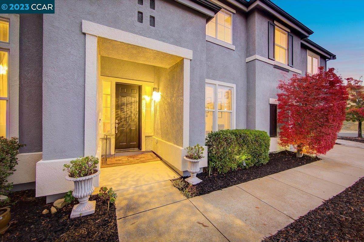 Single Family for Sale at Hayward, CA 94542
