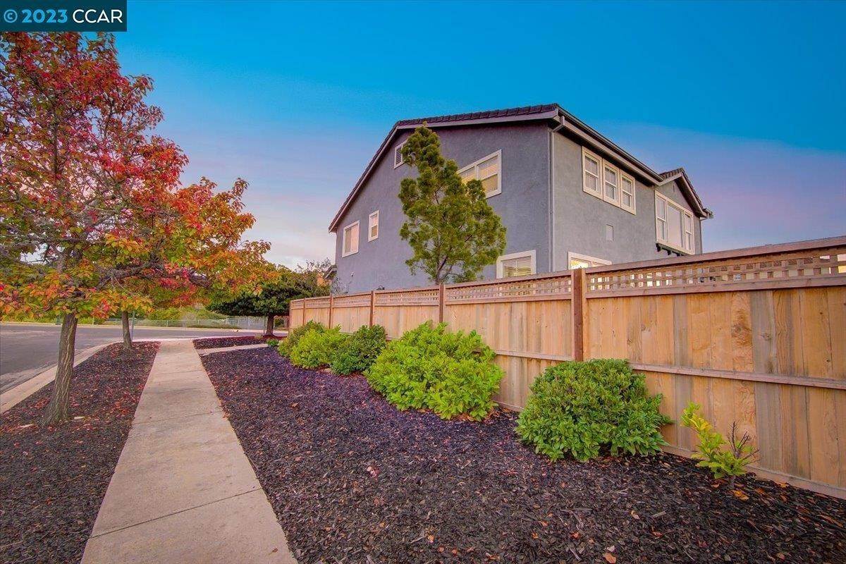 38. Single Family for Sale at Hayward, CA 94542