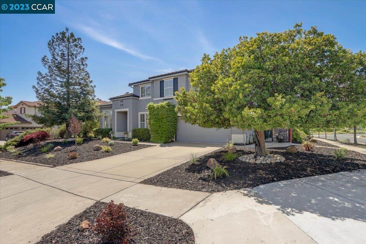 5. Single Family for Sale at Hayward, CA 94542