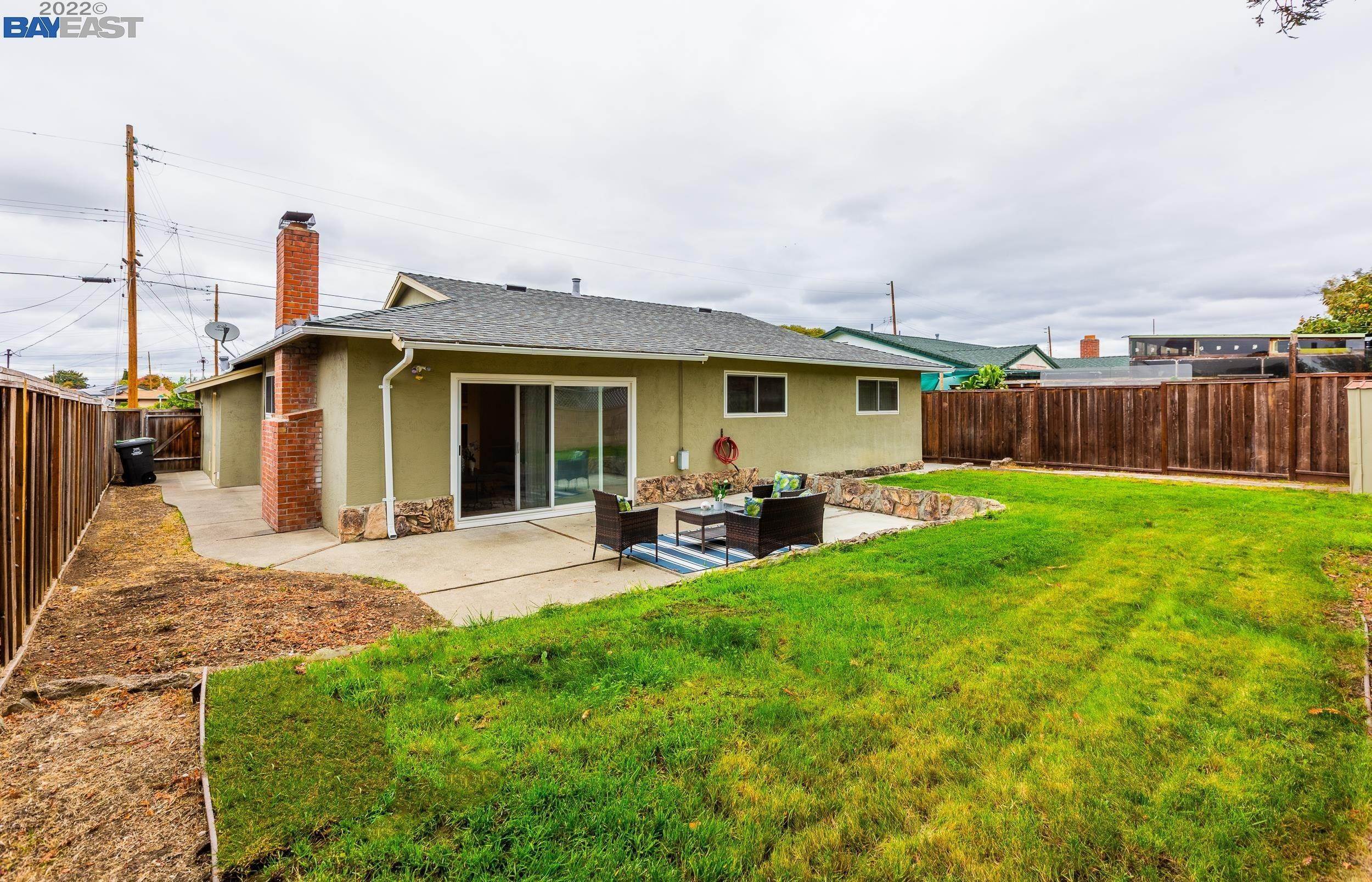 26. Single Family for Sale at Hayward, CA 94545