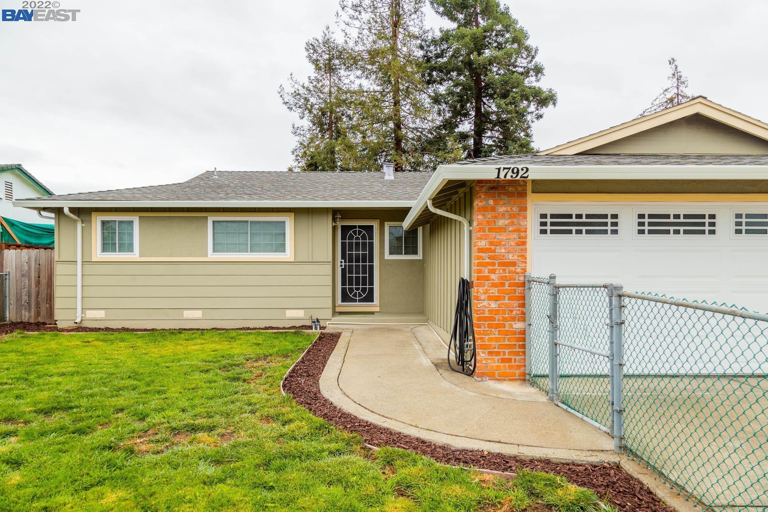 3. Single Family for Sale at Hayward, CA 94545