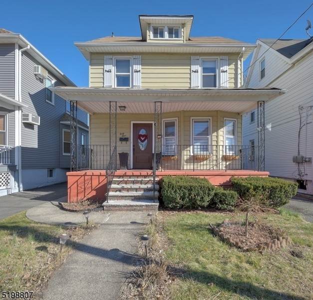 30. Single Family for Sale at Clifton, NJ 07011