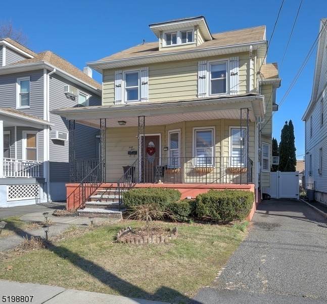 29. Single Family for Sale at Clifton, NJ 07011