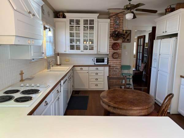 4. Single Family for Sale at Clifton, TX 76634