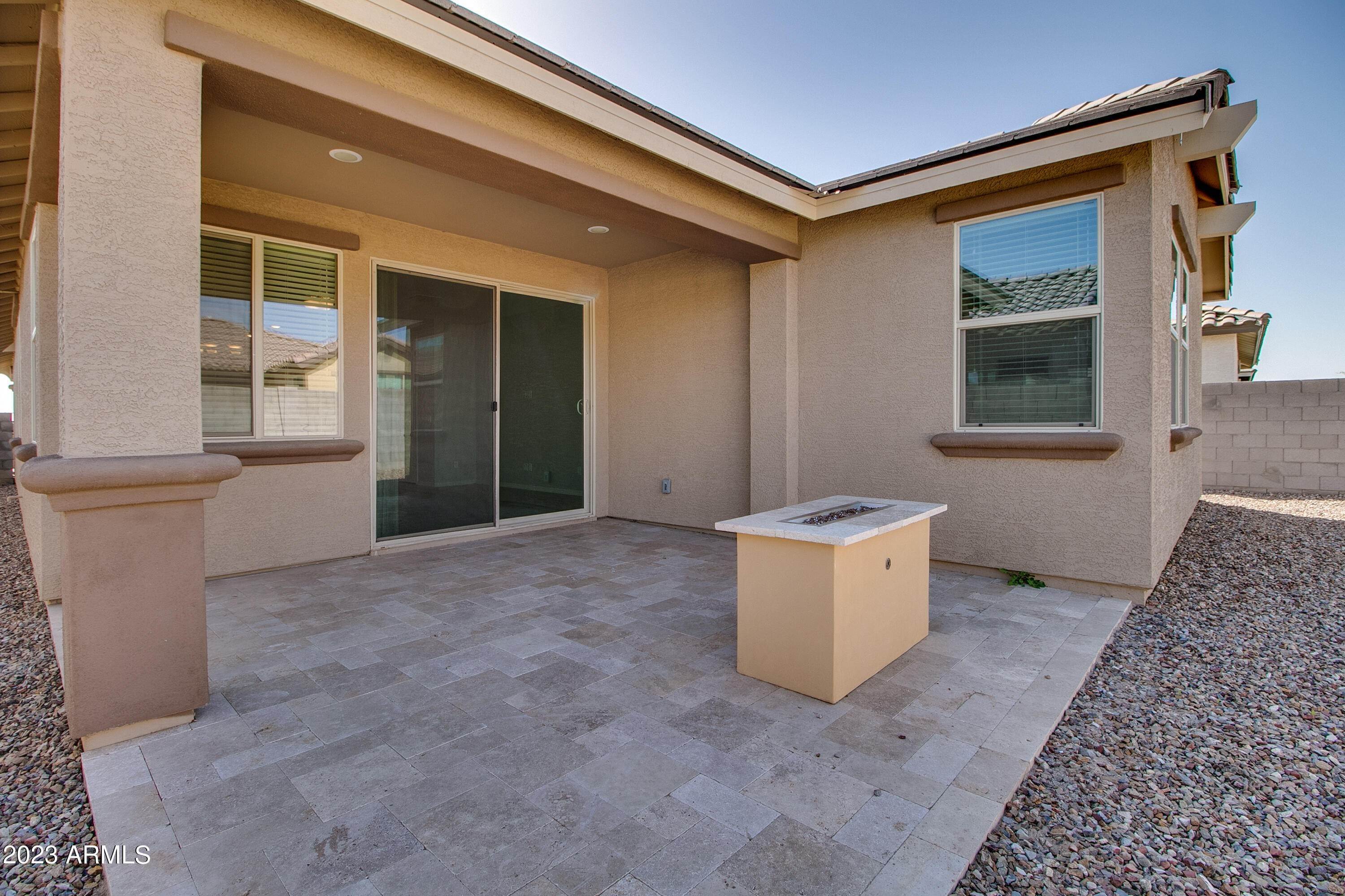 30. Single Family for Sale at Goodyear, AZ 85338