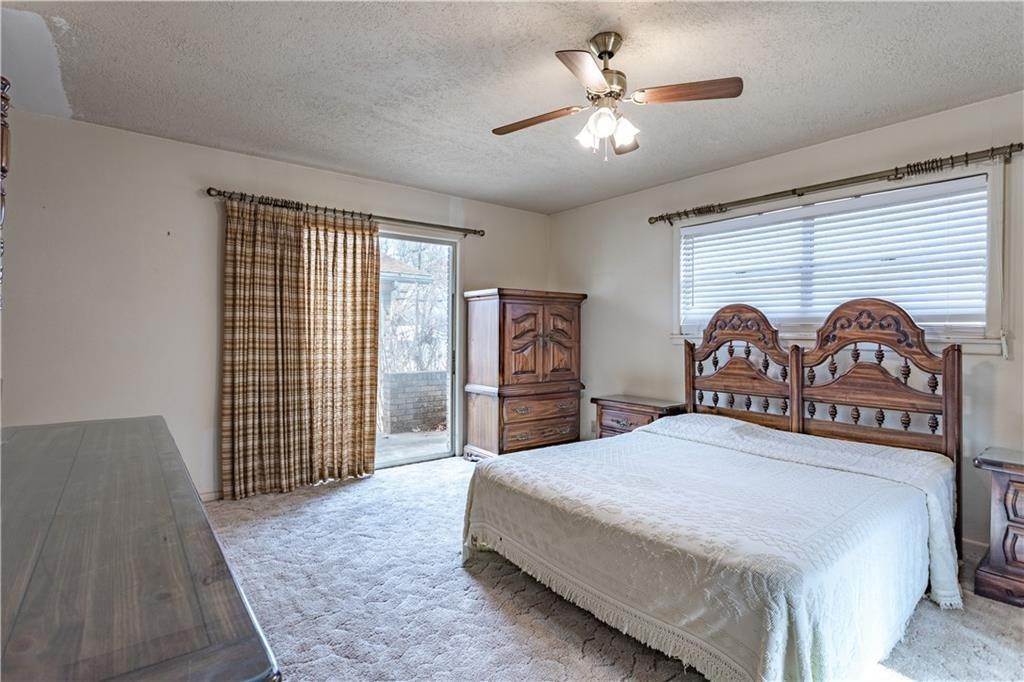 22. Single Family for Sale at Clifton, TX 76634