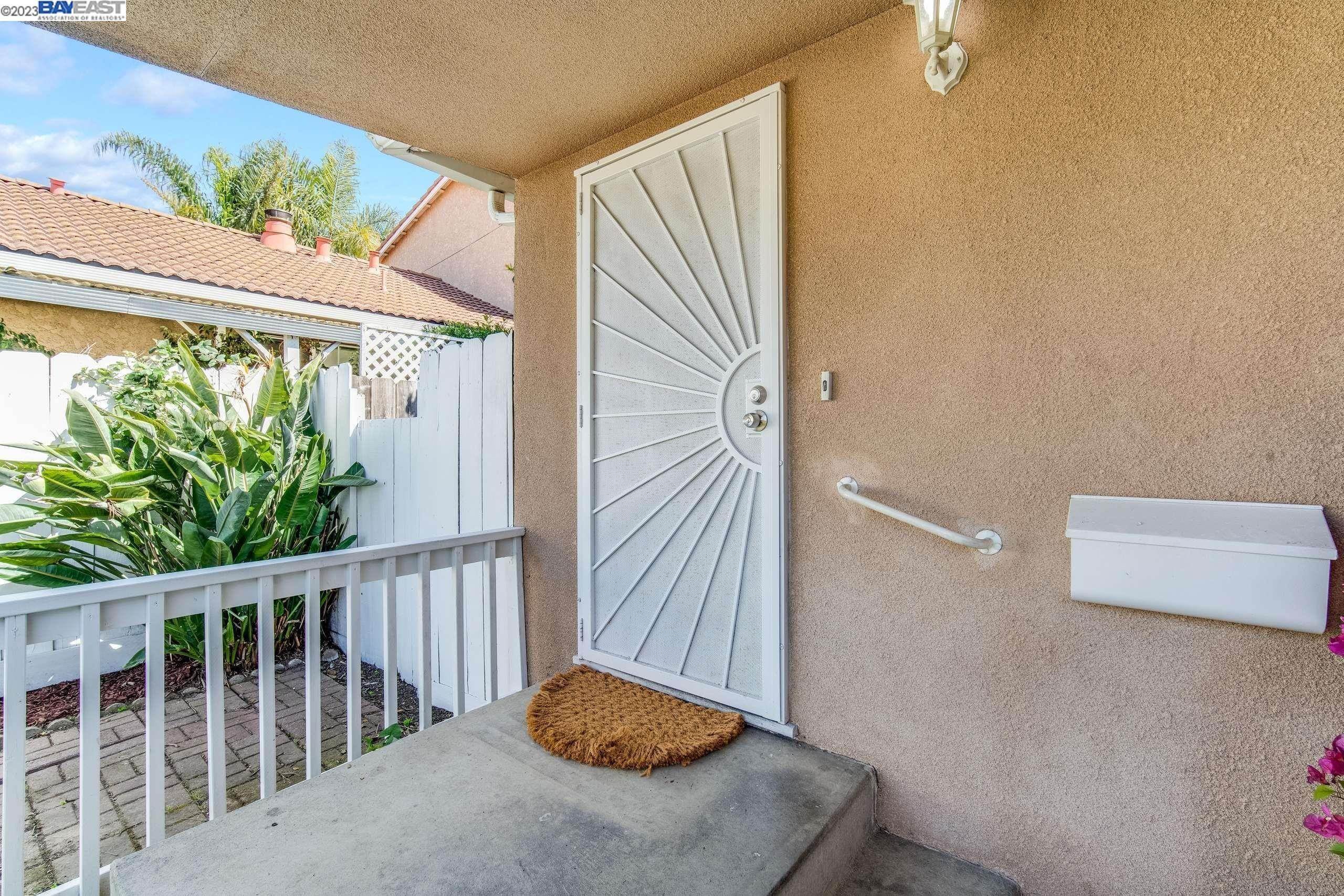 5. Single Family for Sale at Hayward, CA 94544