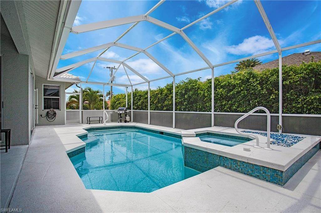 28. Single Family for Sale at Marco Island, FL 34145