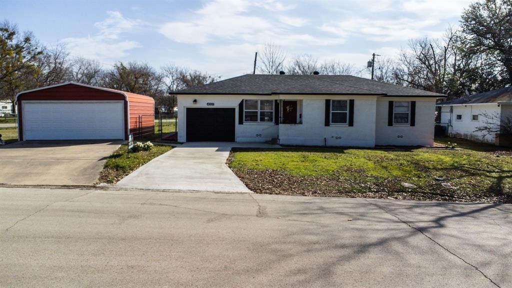 25. Single Family for Sale at Greenville, TX 75401